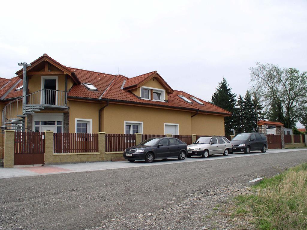 Penzion Rozkos Pruhonice Exterior photo