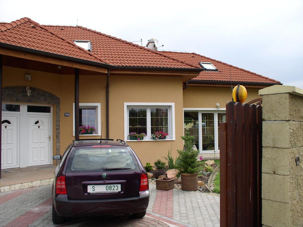 Penzion Rozkos Pruhonice Exterior photo